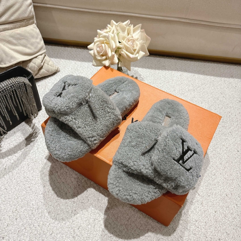 l0vis Vvtt0n slippers